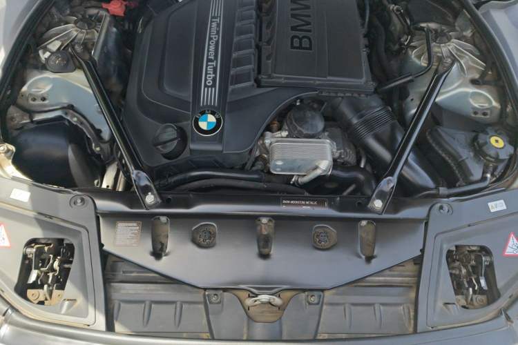Used BMW 5 Series 2012 535Li Leading Model Engine Bay