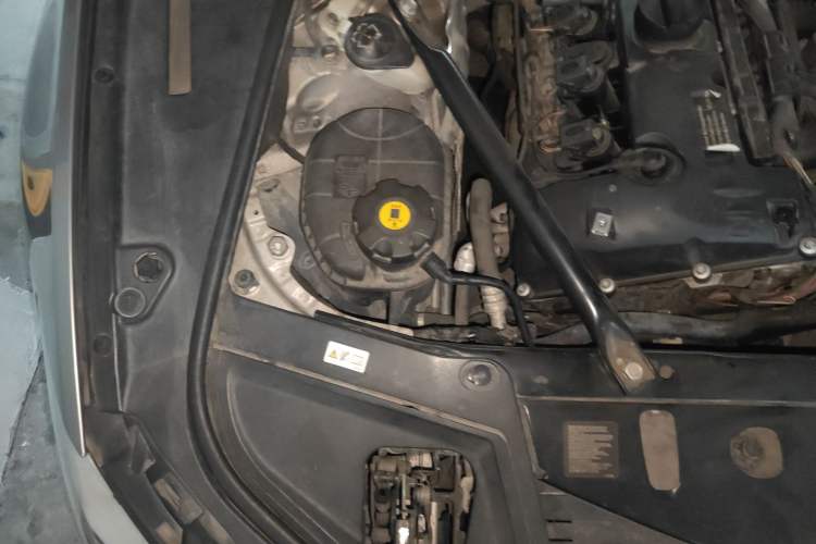 Used BMW 5 Series 2012 523Li Leading Model Engine Bay Right