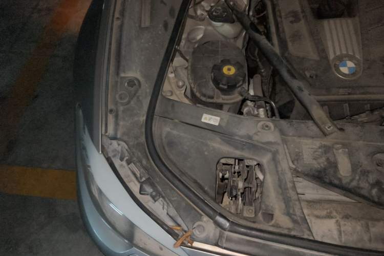 Used BMW 5 Series 2012 530Li Leading Model Engine Bay Right