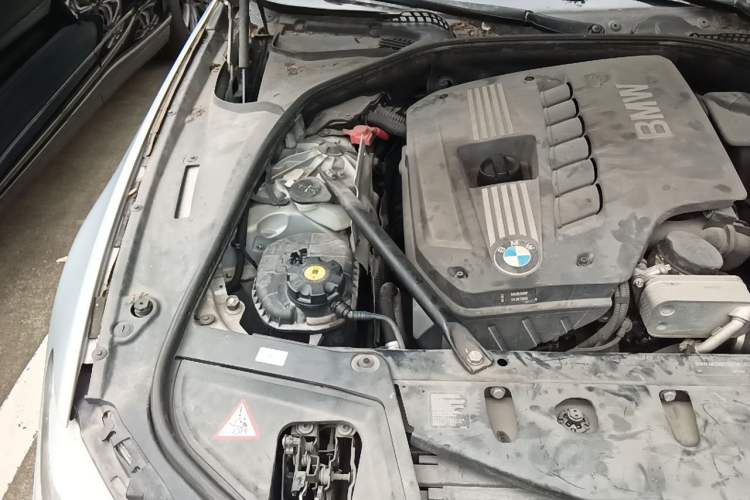 Used BMW 5 Series 2012 530Li Leading Model Engine Bay Right