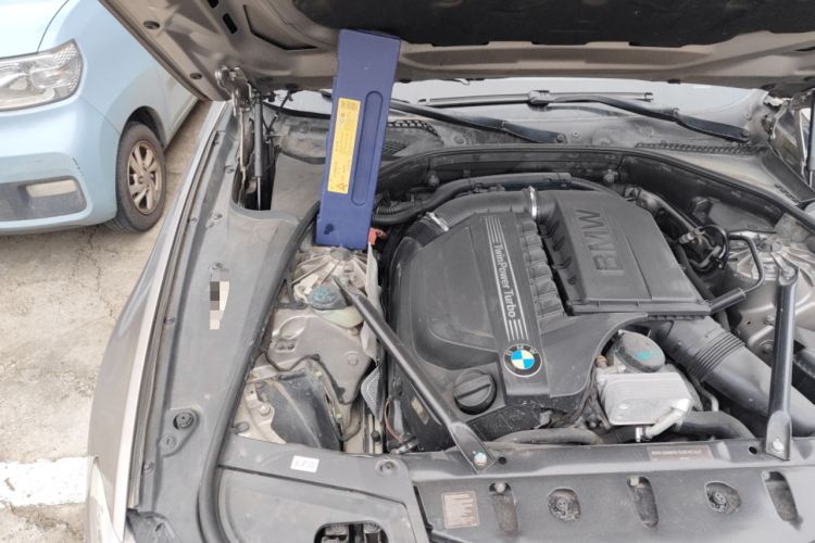 Used BMW 5 Series 2012 535Li Leading Model Engine Bay Right