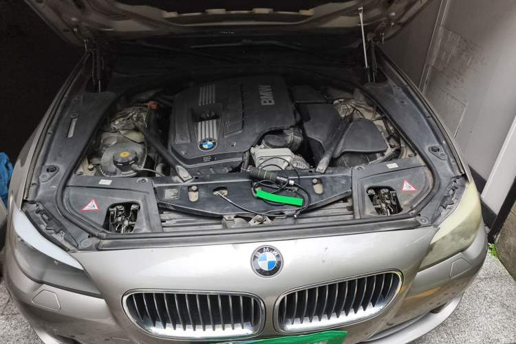 Used BMW 5 Series 2012 523Li Leading Model Engine Bay