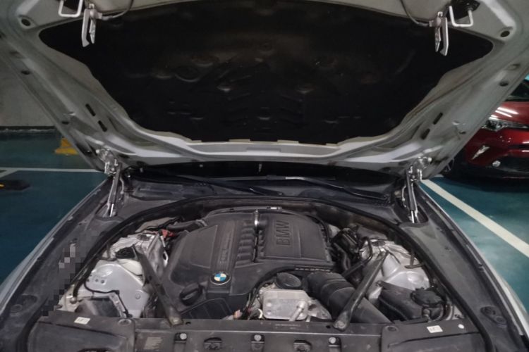 Used BMW 5 Series 2012 535Li Leading Model Engine Bay
