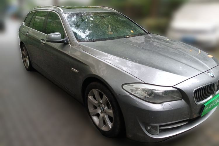 Used BMW 5 Series 2012 530i Sport Touring Front Right 45 Deg