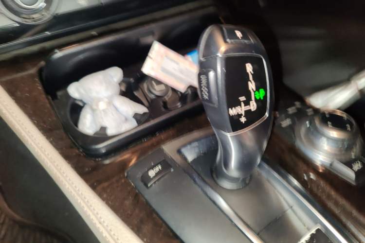 Used BMW 5 Series 2012 523Li Luxury Model Gear Lever