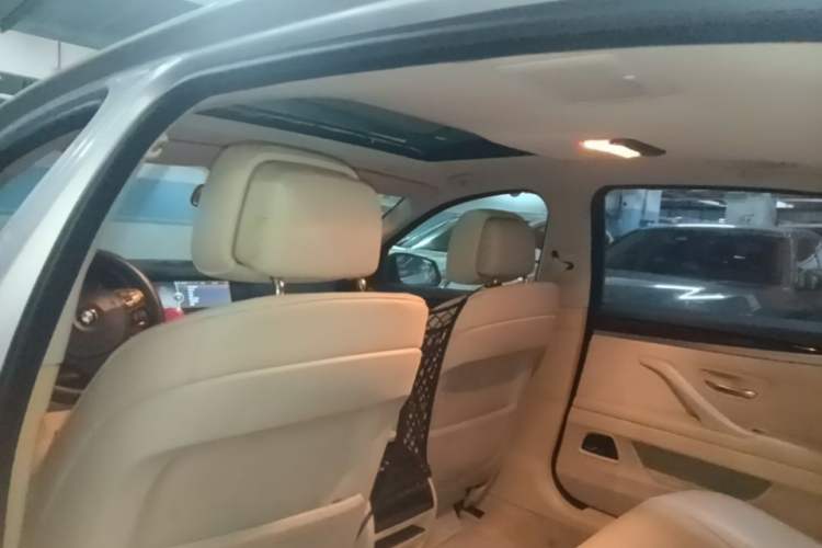 Used BMW 5 Series 2012 523Li Luxury Model Headliner