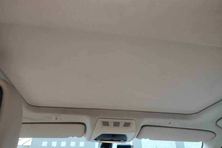 Used BMW 5 Series 2012 535Li Leading Model Headliner