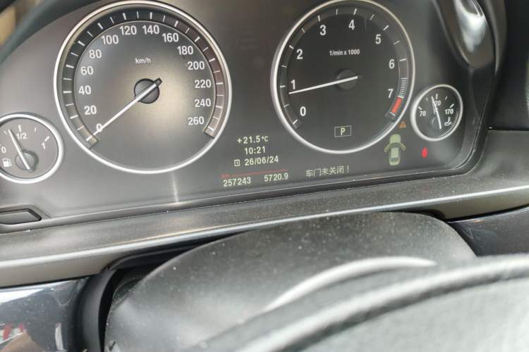 Used BMW 5 Series 2012 520Li Elegant Edition Odometer Close Up