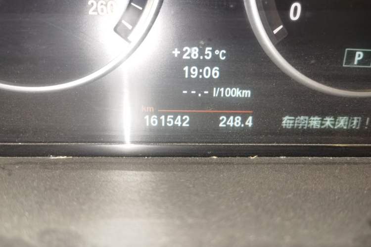 Used BMW 5 Series 2012 528i xDrive Luxury Edition Odometer Close Up