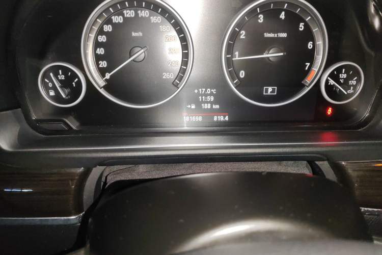 Used BMW 5 Series 2012 530Li Leading Model Odometer Close Up