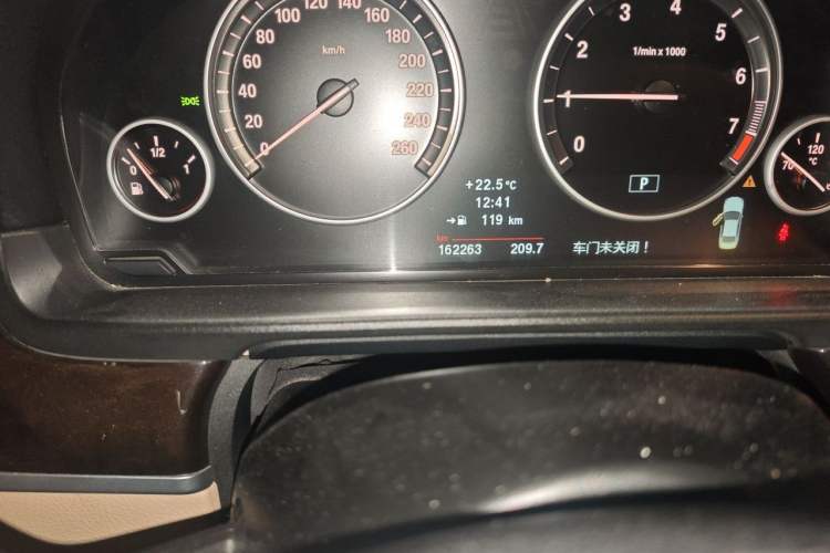 Used BMW 5 Series 2012 523Li Leading Model Odometer Close Up