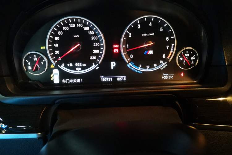 Used BMW 5 Series 2012 535Li Leading Model Odometer Close Up