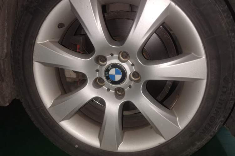 Used BMW 5 Series 2012 528i xDrive Luxury Edition Right Front Wheel Hub