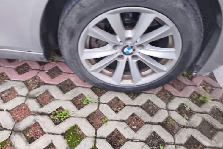 Used BMW 5 Series 2012 523Li Luxury Model Right Front Wheel Hub