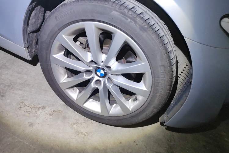 Used BMW 5 Series 2012 530Li Leading Model Right Front Wheel Hub