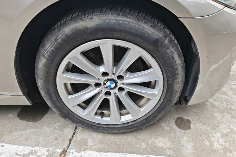 Used BMW 5 Series 2012 523Li Leading Model Right Front Wheel Hub