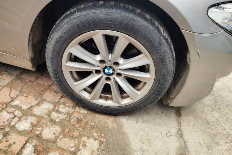 Used BMW 5 Series 2012 523Li Luxury Model Right Front Wheel Hub