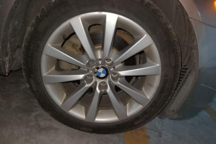 Used BMW 5 Series 2012 530Li Leading Model Right Front Wheel Hub