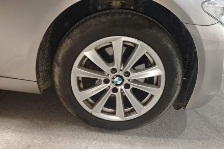 Used BMW 5 Series 2012 523Li Leading Model Right Front Wheel Hub
