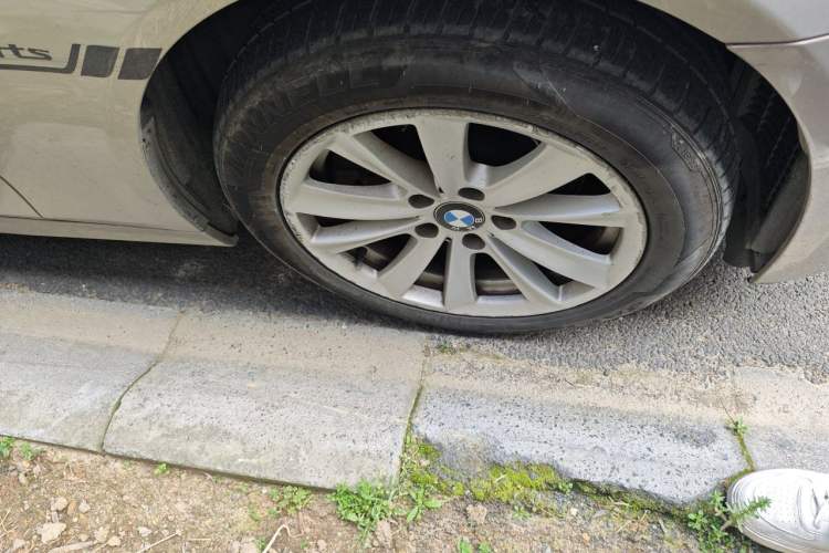 Used BMW 5 Series 2012 523Li Luxury Model Right Front Wheel Hub