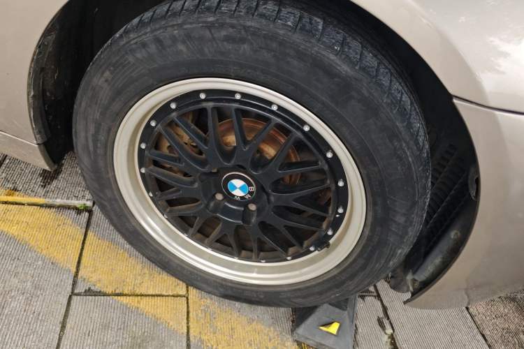 Used BMW 5 Series 2012 520Li Elegant Edition Right Front Wheel Hub
