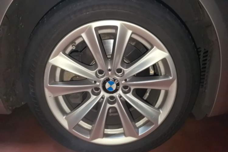 Used BMW 5 Series 2012 523Li Luxury Model Right Front Wheel Hub