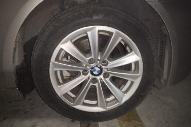 Used BMW 5 Series 2012 520Li Elegant Edition Right Front Wheel Hub