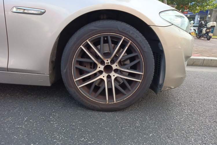 Used BMW 5 Series 2012 530Li Leading Model Right Front Wheel Hub