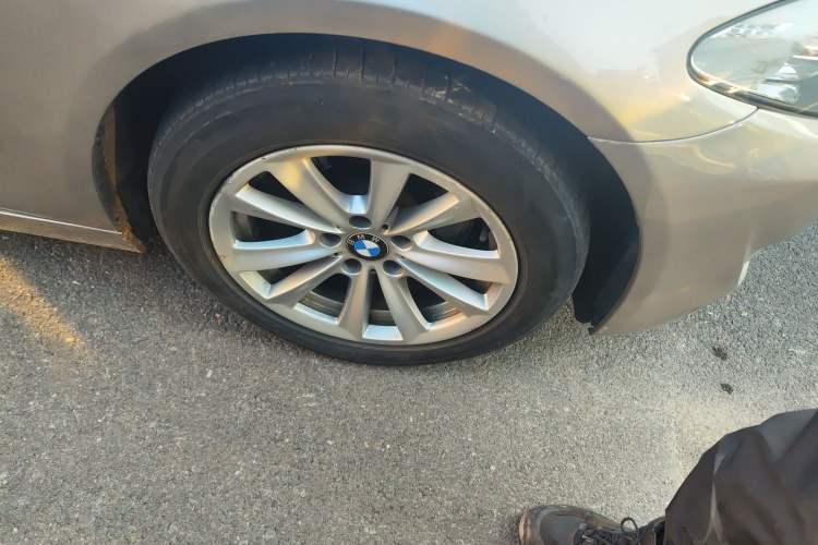 Used BMW 5 Series 2012 523Li Luxury Model Right Front Wheel Hub