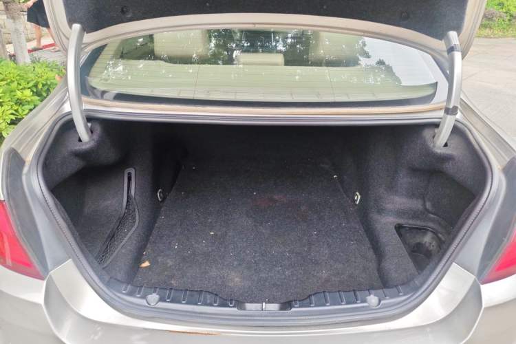 Used BMW 5 Series 2012 523Li Leading Model Trunk