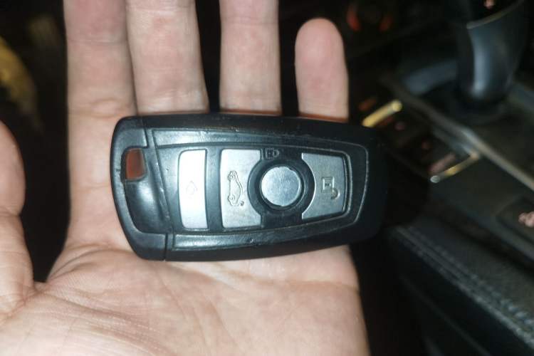 Used BMW 5 Series 2012 528i xDrive Luxury Edition Vehicle Key