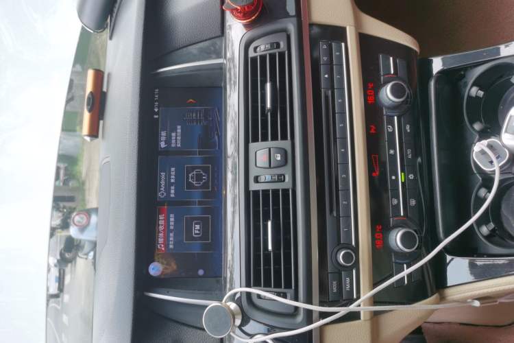 Used BMW 5 Series 2012 520Li Elegant Edition Audio And AC Panel