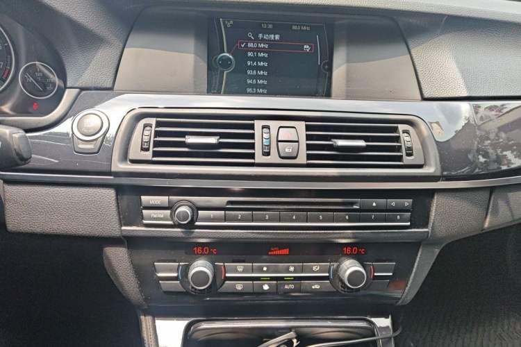 Used BMW 5 Series 2012 520Li Elegant Edition Audio And AC Panel