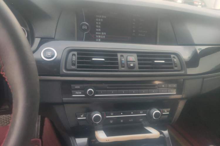 Used BMW 5 Series 2012 530i Sport Touring Audio And AC Panel