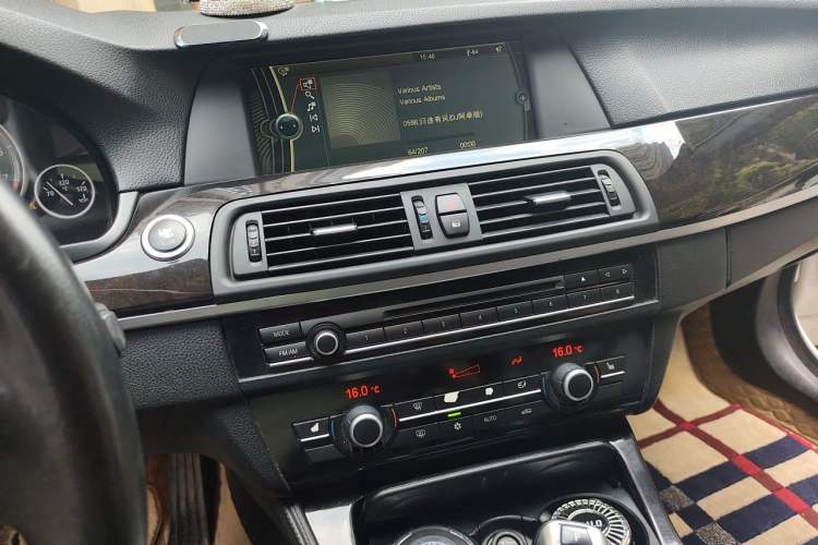 Used BMW 5 Series 2012 523Li Luxury Model Audio And AC Panel