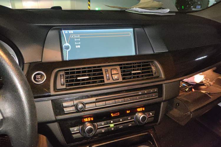 Used BMW 5 Series 2012 530i Sport Touring Audio And AC Panel