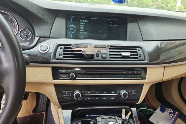 Used BMW 5 Series 2012 530i Sport Touring Audio And AC Panel