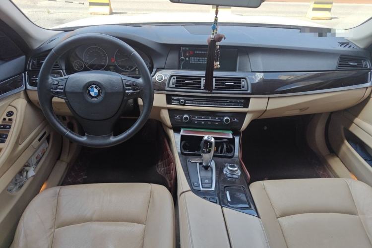 Used BMW 5 Series 2012 523Li Luxury Model Center Console