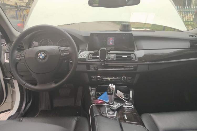 Used BMW 5 Series 2012 523Li Luxury Model Center Console