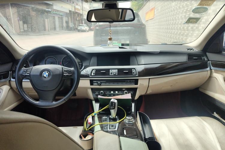 Used BMW 5 Series 2012 530i Sport Touring Center Console