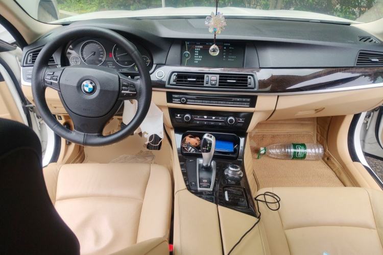 Used BMW 5 Series 2012 523Li Luxury Model Center Console