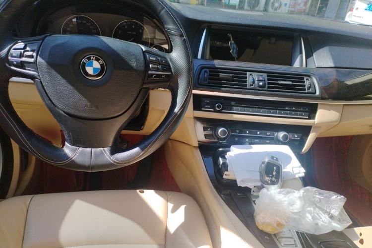 Used BMW 5 Series 2012 523Li Luxury Model Center Console