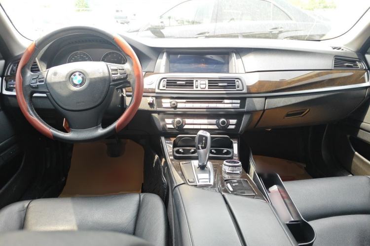 Used BMW 5 Series 2012 523Li Leading Model Center Console