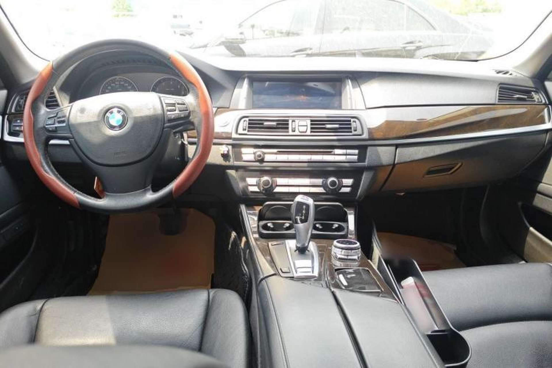 Used BMW 5 Series 2012 523Li Leading Model Center Console