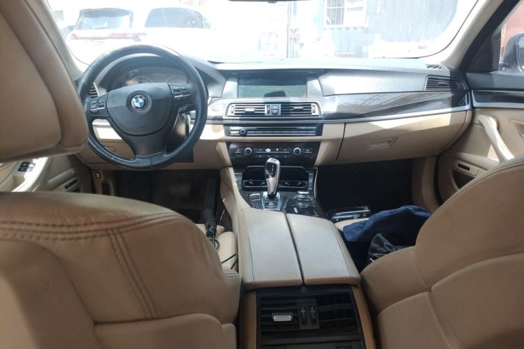 Used BMW 5 Series 2012 530Li Luxury Model Center Console