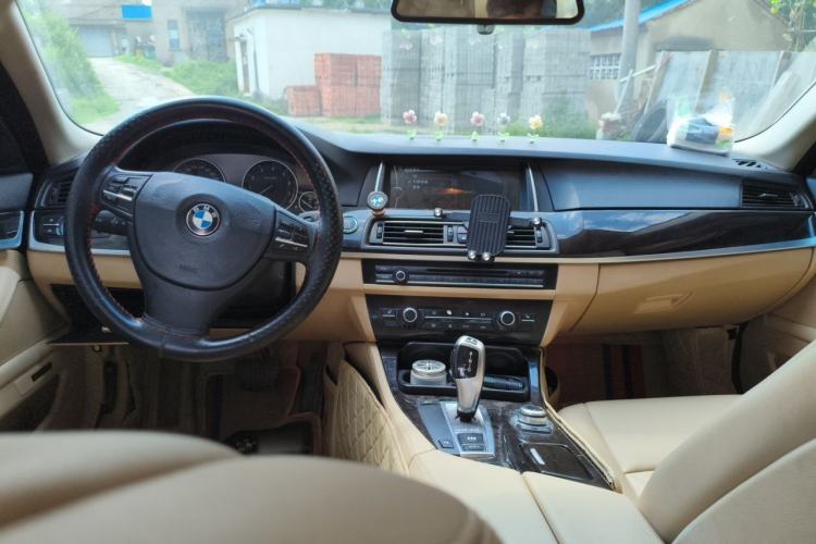 Used BMW 5 Series 2012 523Li Luxury Model Center Console