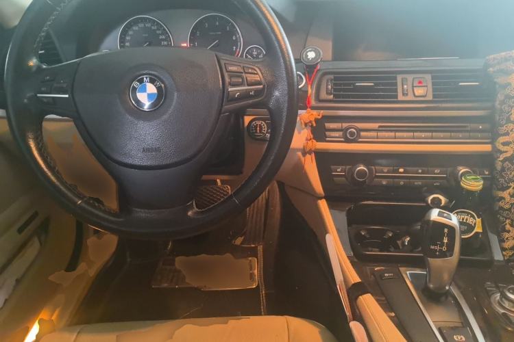 Used BMW 5 Series 2012 523Li Luxury Model Center Console