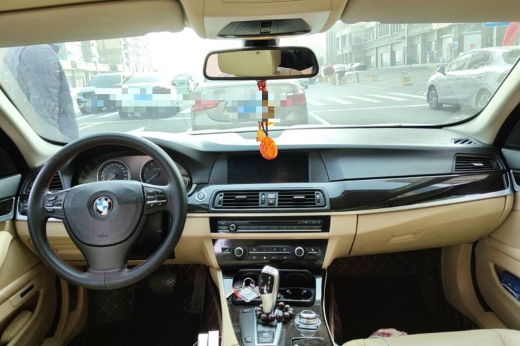Used BMW 5 Series 2012 523Li Luxury Model Center Console