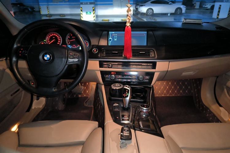 Used BMW 5 Series 2012 530Li Luxury Model Center Console