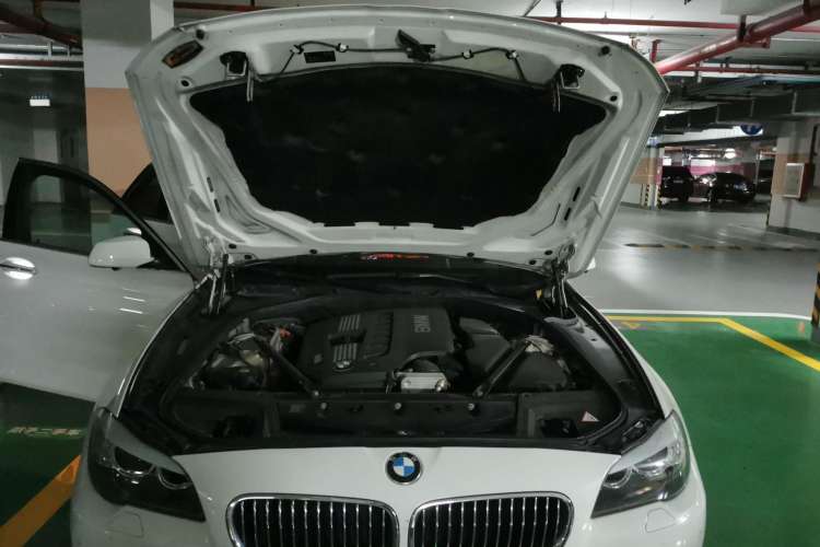 Used BMW 5 Series 2012 530i Sport Touring Engine Bay